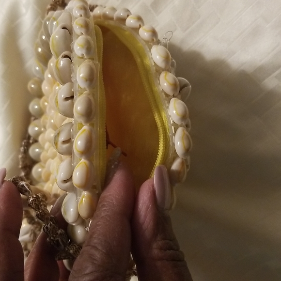 Imported  hand crafted shell handbag - Picture 2 of 4